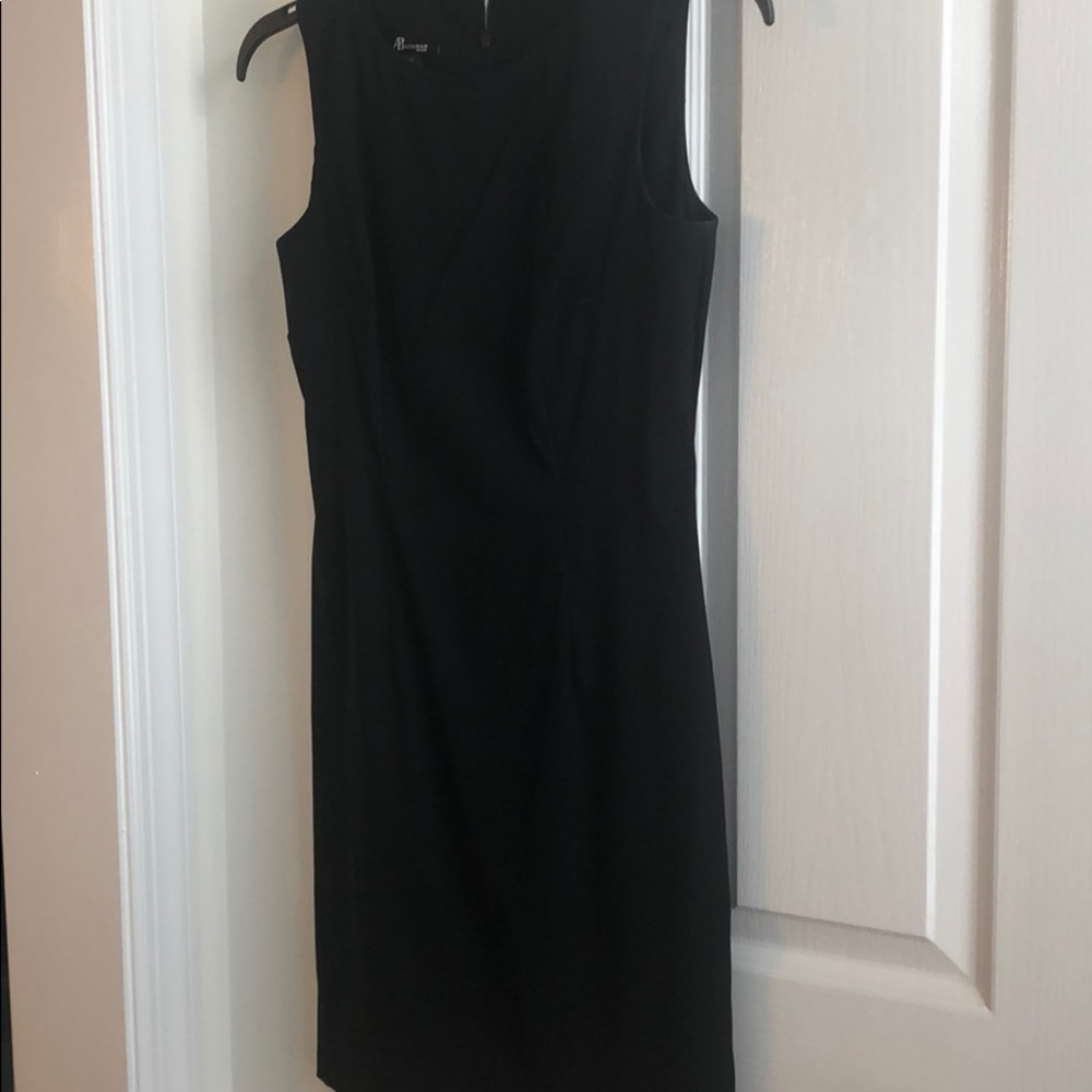 Black sleeveless dress